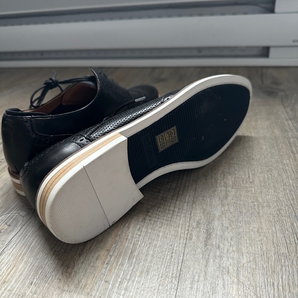 Dress shoes - Picture 3 of 3